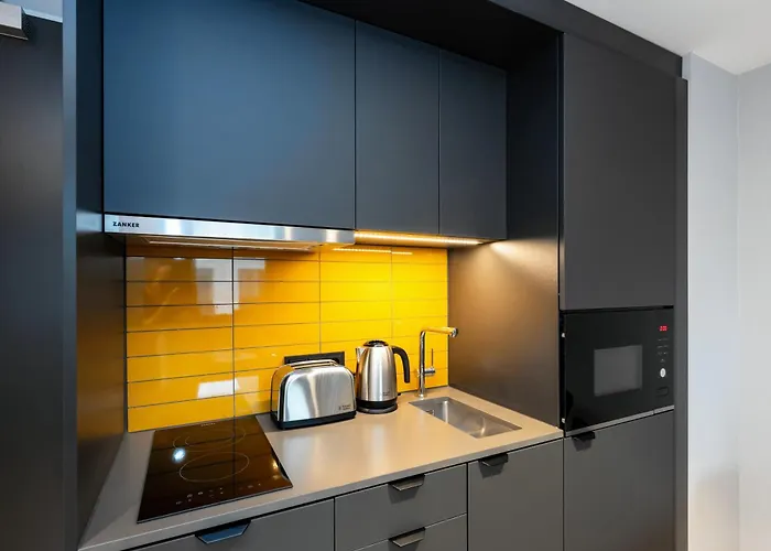 Staycity Frankfurt Airport Hotel 4*
