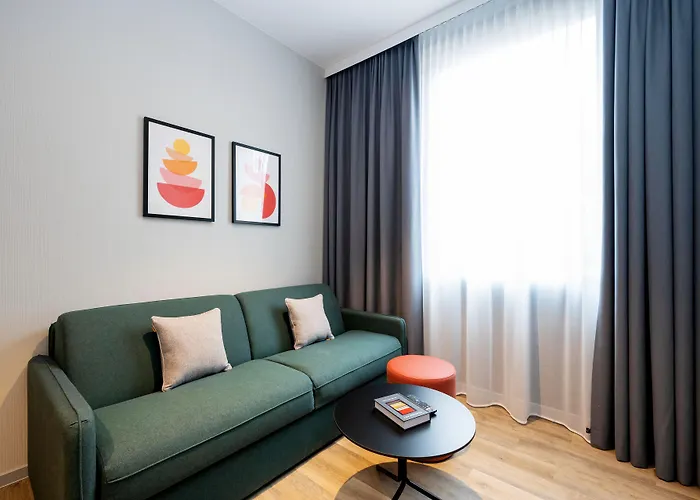 Staycity Frankfurt Airport Hotel 4*