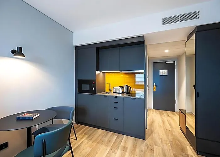Hotel Staycity Frankfurt Airport 4*