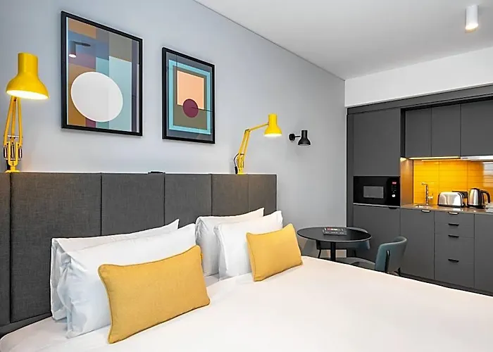Staycity Frankfurt Airport Hotel 4*