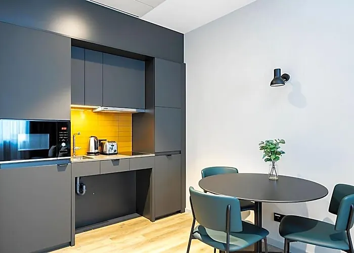 Staycity Frankfurt Airport 4*
