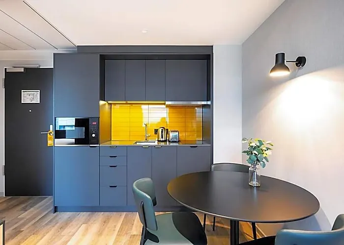Staycity Frankfurt Airport Hotel 4*